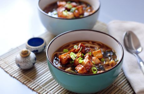 ראמן מיסו טבעוני עם קוביות טופו